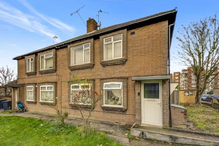 2 bedroom Flat to let in Gifford Gardens, Hanwell, W7