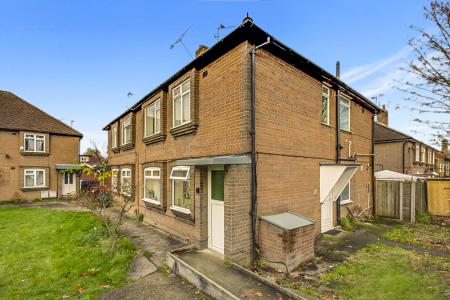 2 bedroom Flat to let in Gifford Gardens, Hanwell, W7