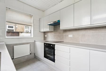 2 bedroom Bungalow to let in Beaumont Avenue, Wembley, HA0