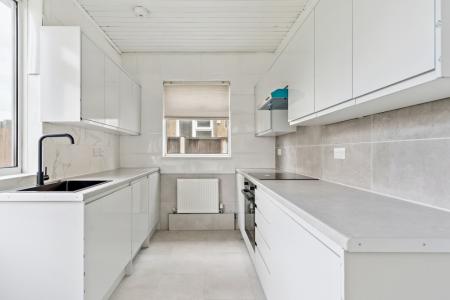 2 bedroom Bungalow to let in Beaumont Avenue, Wembley, HA0