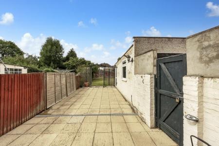 3 bedroom Semi-detached house to let in Windsor Road, Harrow, HA3