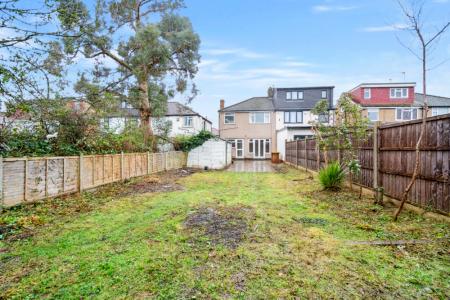 3 bedroom Semi-detached house to let in York Avenue, Stanmore, HA7