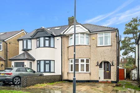 3 bedroom Semi-detached house to let in York Avenue, Stanmore, HA7