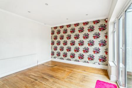 3 bedroom Semi-detached house to let in York Avenue, Stanmore, HA7