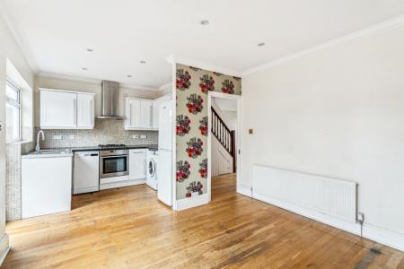 3 bedroom Semi-detached house to let in York Avenue, Stanmore, HA7