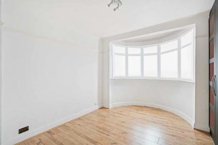 3 bedroom Semi-detached house to let in York Avenue, Stanmore, HA7