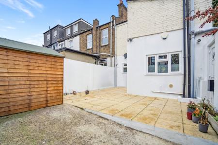 2 bedroom Flat to let in Regina Road, Ealing, W13