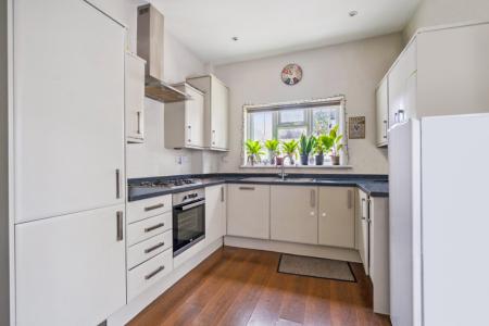 2 bedroom Flat to let in Regina Road, Ealing, W13