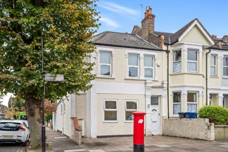2 bedroom Flat to let in Regina Road, Ealing, W13
