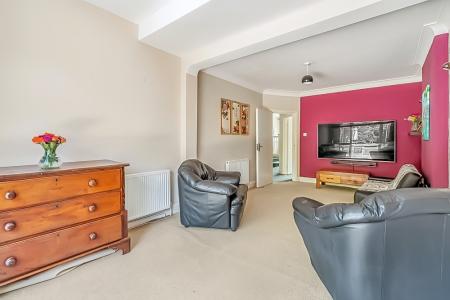 3 bedroom Detached house to let in Park Crescent, Harrow Weald, Harrow, HA3