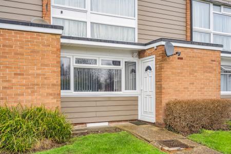 1 bedroom Studio flat to let in Croxden Close, Queensbury, HA8