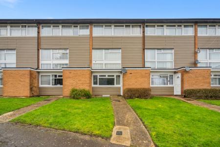 1 bedroom Studio flat to let in Croxden Close, Queensbury, HA8