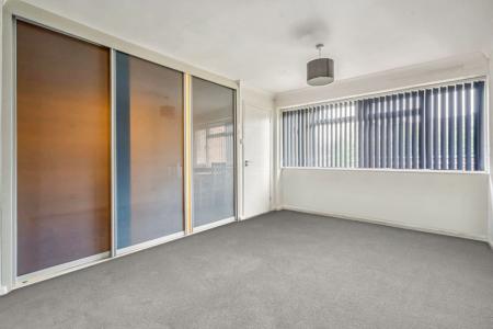 1 bedroom Studio flat to let in Croxden Close, Queensbury, HA8