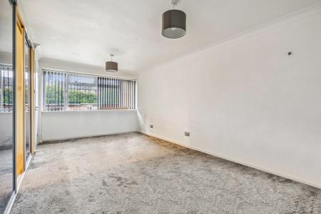 1 bedroom Studio flat to let in Croxden Close, Queensbury, HA8