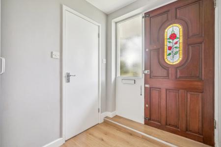 1 bedroom Flat to let in Mollison Way, Edgware, HA8