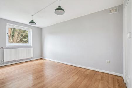 1 bedroom Flat to let in Mollison Way, Edgware, HA8
