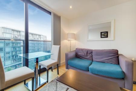 1 bedroom Studio flat to let in 76 Station Road, Hayes, UB3