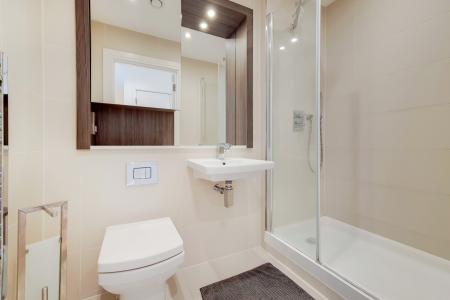 1 bedroom Studio flat to let in 76 Station Road, Hayes, UB3