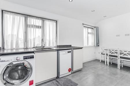 2 bedroom Flat to let in Charlton Road, Harrow, HA3