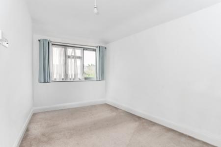 2 bedroom Flat to let in Charlton Road, Harrow, HA3