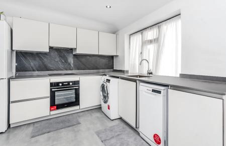 2 bedroom Flat to let in Charlton Road, Harrow, HA3