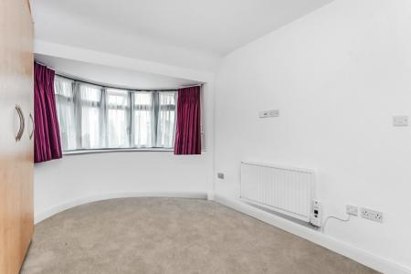 2 bedroom Flat to let in Charlton Road, Harrow, HA3