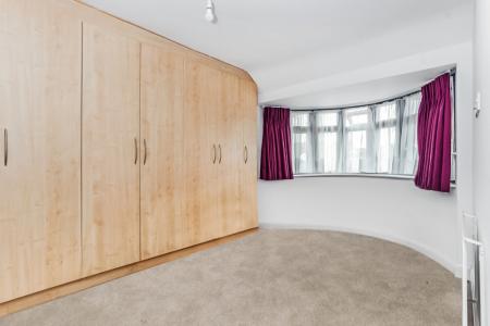 2 bedroom Flat to let in Charlton Road, Harrow, HA3