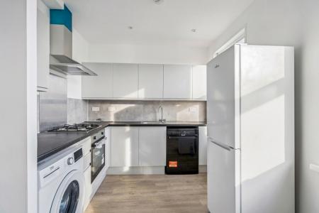 1 bedroom Studio flat to let in Deansbrook Road, Edgware, HA8