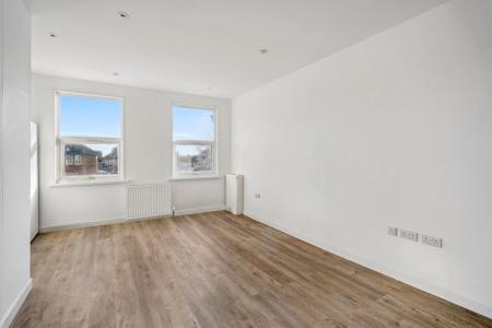 1 bedroom Studio flat to let in Deansbrook Road, Edgware, HA8