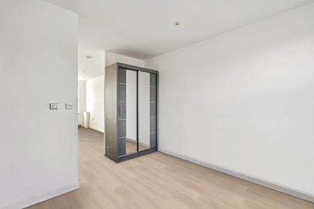 1 bedroom Studio flat to let in Deansbrook Road, Edgware, HA8