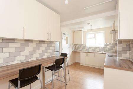 1 bedroom House share to let in Dale Avenue, Edgware, HA8