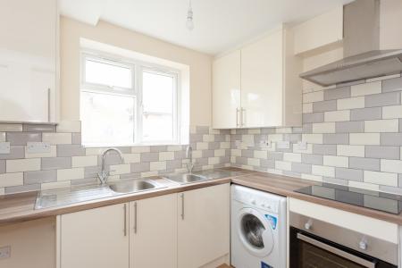 1 bedroom House share to let in Dale Avenue, Edgware, HA8