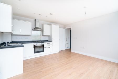 1 bedroom Flat to let in Kenton Road, Harrow, HA3