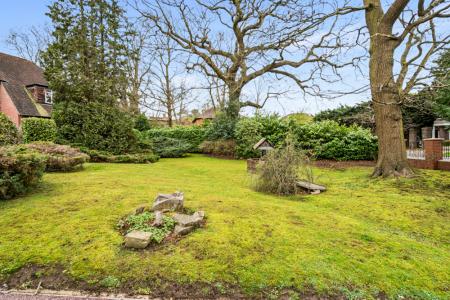 5 bedroom Detached house for sale in South Hill Avenue, Harrow-on-the-Hill, Harrow, HA1