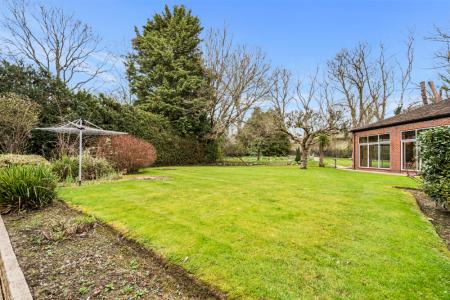 5 bedroom Detached house for sale in South Hill Avenue, Harrow-on-the-Hill, Harrow, HA1