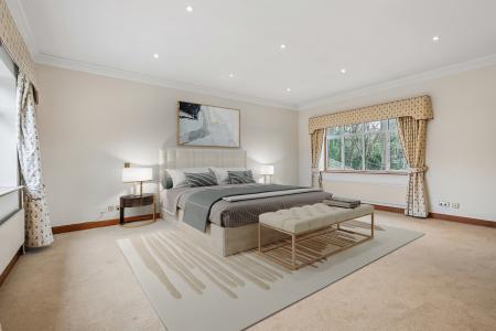 5 bedroom Detached house for sale in South Hill Avenue, Harrow-on-the-Hill, Harrow, HA1