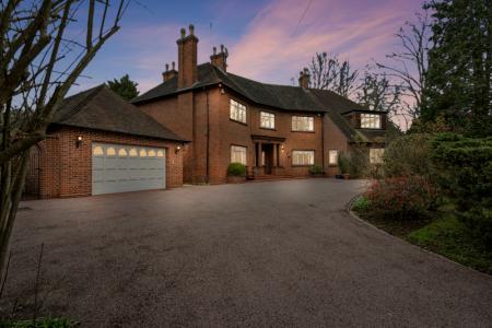 5 bedroom Detached house for sale in South Hill Avenue, Harrow-on-the-Hill, Harrow, HA1