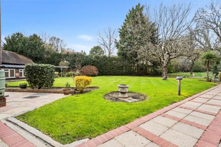 5 bedroom Detached house for sale in South Hill Avenue, Harrow-on-the-Hill, Harrow, HA1