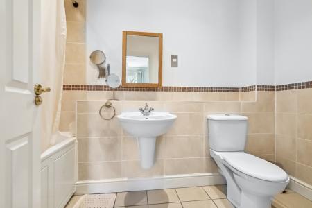 2 bedroom Apartment to let in Marsh Road, Pinner, HA5