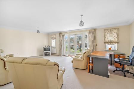 2 bedroom Apartment to let in Marsh Road, Pinner, HA5