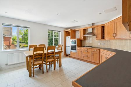 2 bedroom Apartment to let in Marsh Road, Pinner, HA5