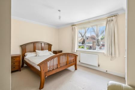 2 bedroom Apartment to let in Marsh Road, Pinner, HA5