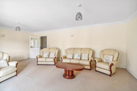 2 bedroom Apartment to let in Marsh Road, Pinner, HA5