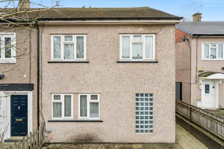 3 bedroom End of terrace house to let in Long Elmes, Harrow Weald, Harrow, HA3