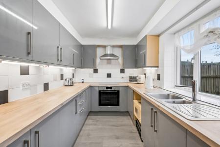 3 bedroom End of terrace house to let in Long Elmes, Harrow Weald, Harrow, HA3