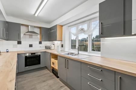 3 bedroom End of terrace house to let in Long Elmes, Harrow Weald, Harrow, HA3