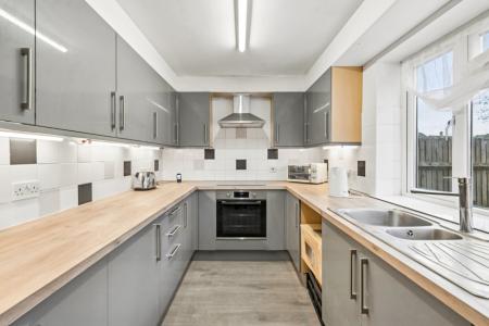 3 bedroom End of terrace house to let in Long Elmes, Harrow Weald, Harrow, HA3