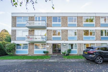 2 bedroom Flat to let in Maxwell Road, Northwood, HA6