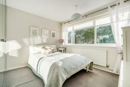 2 bedroom Flat to let in Maxwell Road, Northwood, HA6