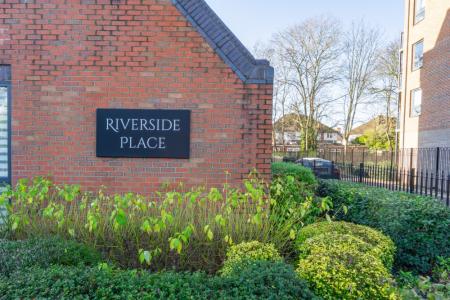 2 bedroom Apartment to let in 107 Marsh Road, Pinner, HA5